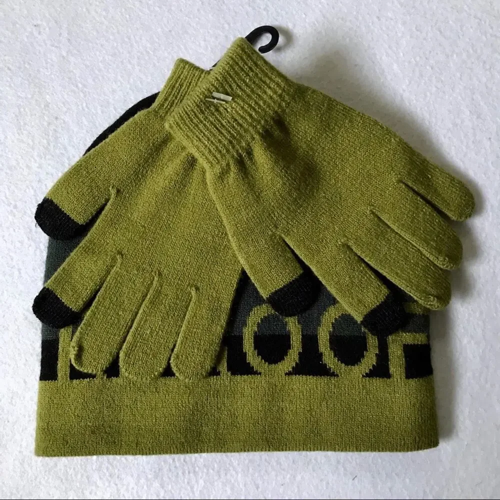 Weatherproof NWOT Beanie and Gloves Set Youth OS (8-16YO)